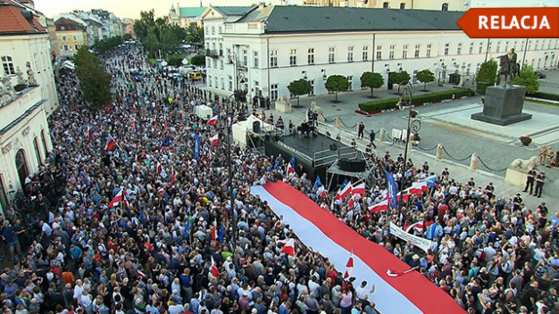 Zablokowane Krakowskie Przedmieście. Protest przed pałacem